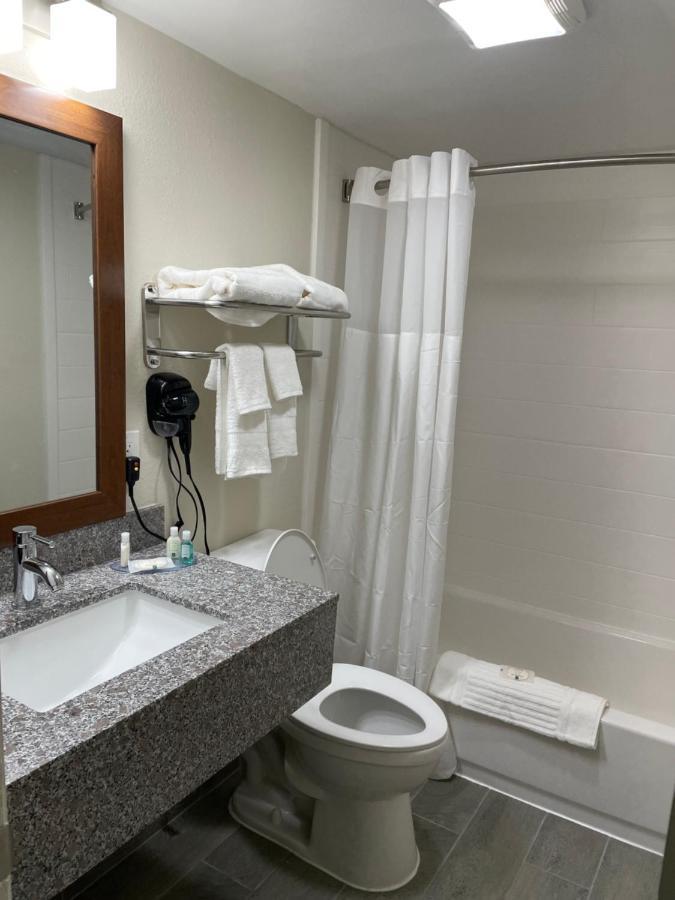 Quality Inn & Suites Spring Lake - Fayetteville Near Fort Bragg Exterior foto